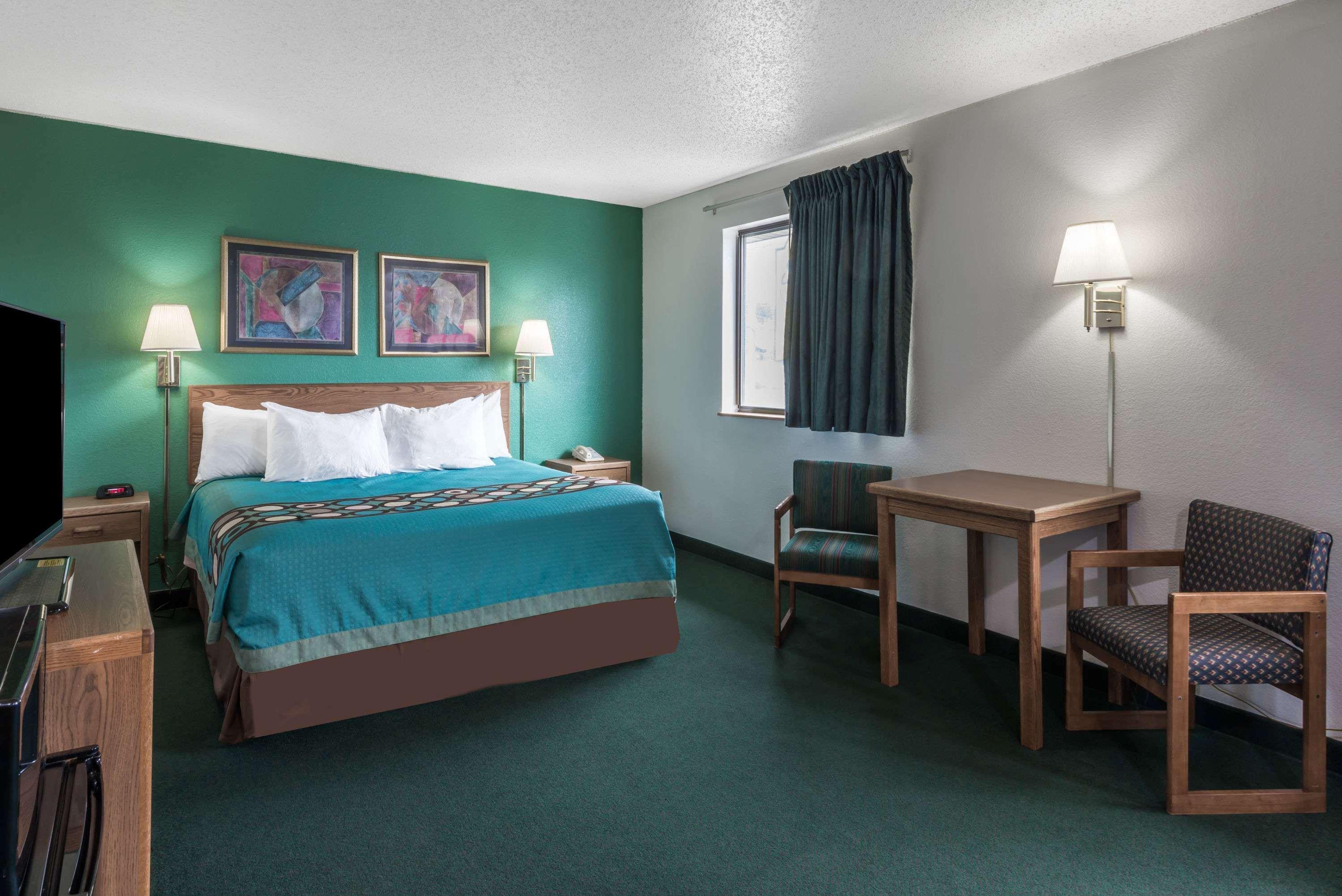 Super 8 By Wyndham New Stanton Hotel Exterior photo
